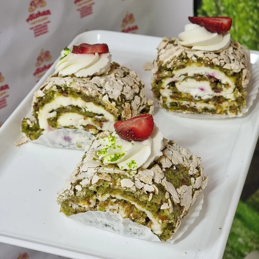 Фисташковый рулет